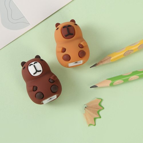 Immagine di Set Creativo Capybara con Matita, Temperamatite e Strumenti di Taglio – Materiale Scolastico Divertente per Studenti, Aula e Insegnanti