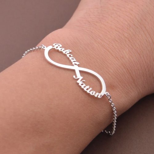Immagine di Bracciale Infinito in Acciaio Inossidabile Personalizzato con Nome – Gioiello Elegante per Donne e Ragazze, Ideale per Mamme e Famiglie