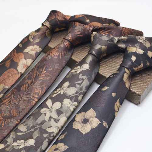Immagine di Cravatta da Uomo in Setificio Jacquard con Motivo a Punti Floreali, 8 cm di Larghezza, Stile Elegante per Abito Formale e Occasioni Speciali
