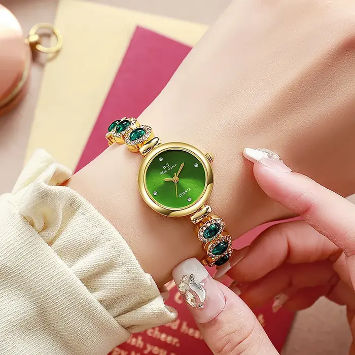 Image de Montre de Luxe Femme - Quartz & Pierre Précieuse Verte