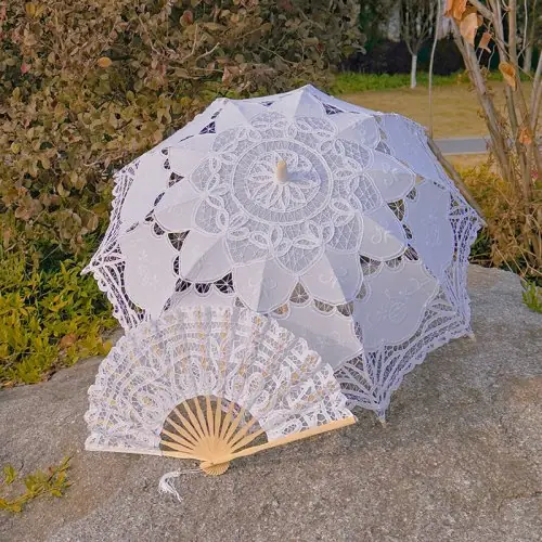 Biały parasol w wentylator