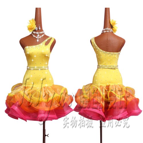 Immagine di Vestito da Ballo Latino Giallo Chiaro – Eleganza in Movimento