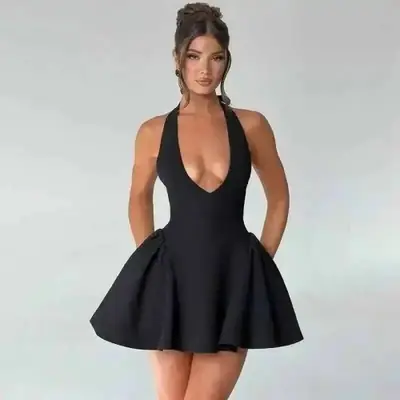 Image de Robe Mini Plissée Col V Dos Nu - Été 2024