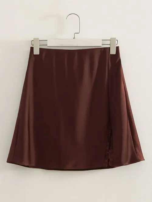 Image de Jupe Mini Moulante en Satin et Dentelle - Style Élégant & Séduisant