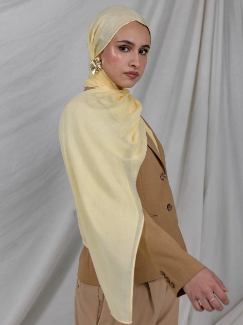 Immagine di Hijab in Modale con Set Sottopelo Elastico - Sciarpa Avvolgente Leggera e Traspirante per Protezione Solare, Colore Naturale e Comfort Massimo