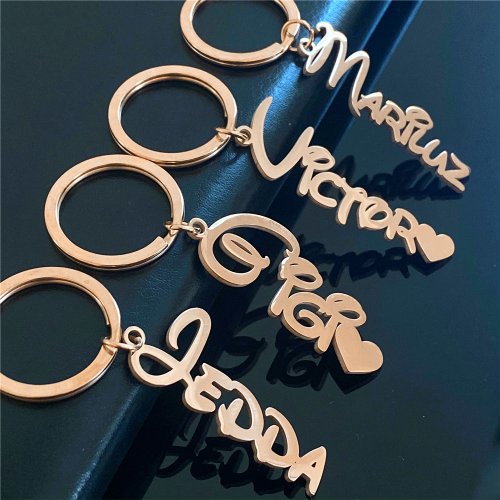 Bild von Personalisierter Edelstahl-Schlüsselanhänger mit Namensgravur – Individueller Schlüsselanhänger für Damen und Herren als Schmuck und Geschenk