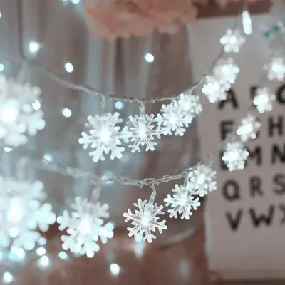 Image de Guirlande Lumineuse LED Flocon de Neige 10m - Déco Noël & Mariage