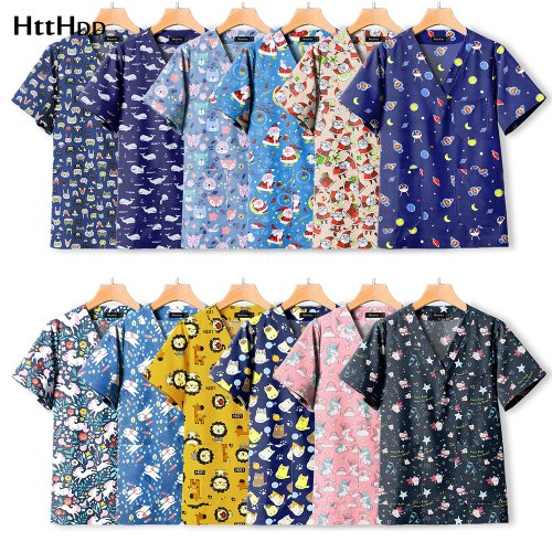 Afbeelding van Katoenen Scrub Top met Cartoon Afdrukken – Korte Mouwen voor Artsen, Verpleegkundigen en Medisch Personeel – Heren & Dames Uniformen voor Operatiekamer en Zorginstellingen