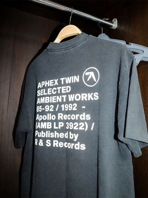 Image of Men's Oversized Cotton T-Shirt with Aphex Twin Washed Black Print – Y2K Streetwear Graphic Tee in Korean Fashion Style