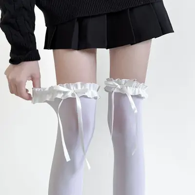 Image de Bas Lolita Dentelle Kawaii - Style Japonais Sur le Genou