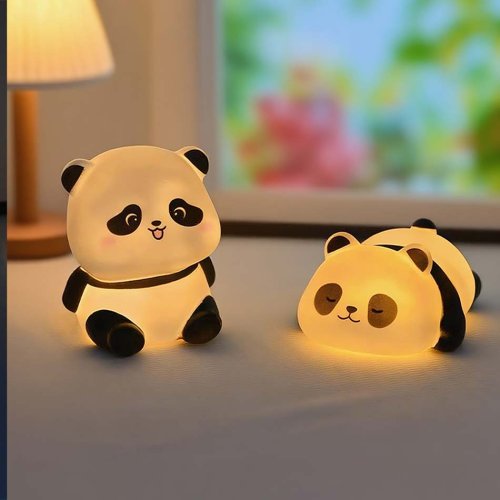 Afbeelding van Leuke Panda LED Nachtlampje voor Kinderen - Creatieve Plastic Lamp voor Woonkamer of Nachtkastje, Ideaal als Verjaardagscadeau