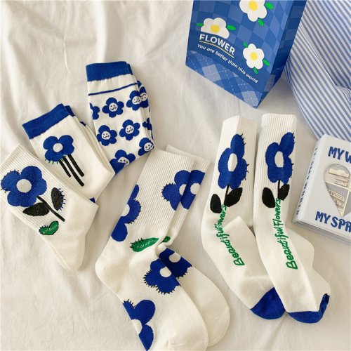 Image de Chaussettes Bleues Fleuries Kawaii - Style Harajuku Vintage
