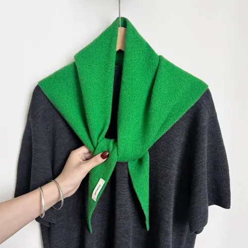 Image de Écharpe en Laine Chaude Femme - Élégante & Confortable