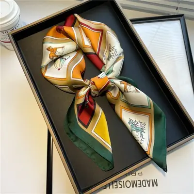 Image de Foulard carré femme 70 x 70 cm effet satin, 12 motifs