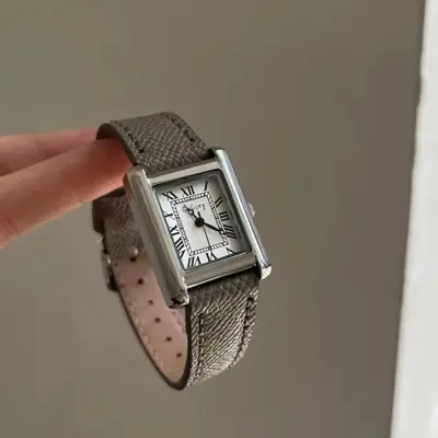 Image de Montre Femme Élégante - Bracelet Cuir Rouge Cadran Carré