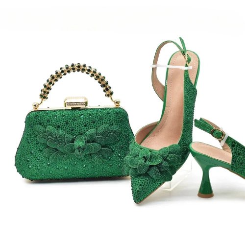 Immagine di Set di scarpe e borse italiane di lusso per le donne Décolleté da donna con punta a punta e tacco al...