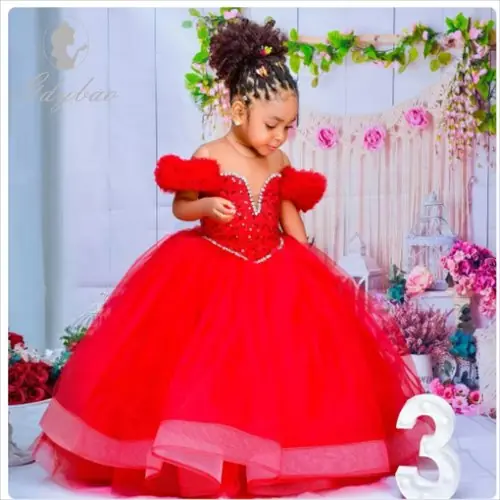 Image de Robe Princesse Bouffante avec Paillettes et Dentelle