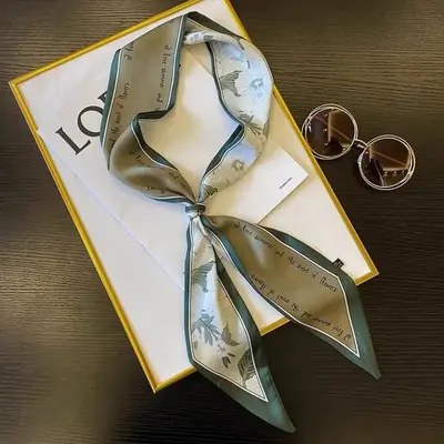 Image de Écharpe Longue & Étroite Femme - Bandeau Pois Élégant