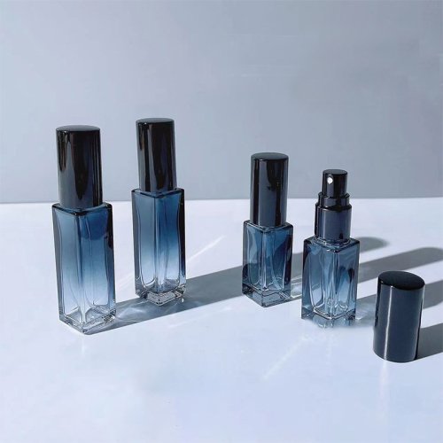 Afbeelding van Blauwe Gradiënt Parfumflesjes – Hervulbaar & Ideaal voor Reizen