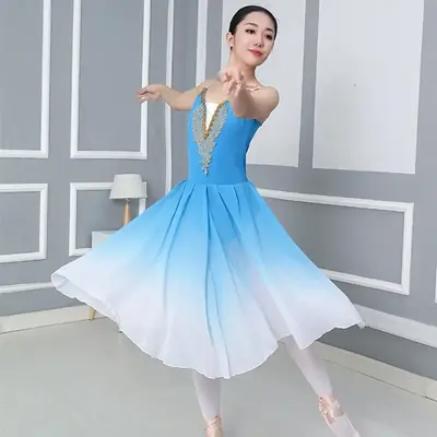Image de Jupe de Ballet Bleu Ciel pour Filles - Vêtement de Danse Élégant