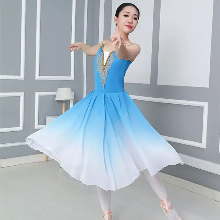 Image de Jupe de Ballet Bleu Ciel pour Filles - Vêtement de Danse Élégant