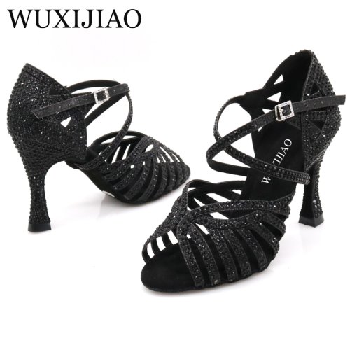 Immagine di Eleganti Scarpe da Ballo Latino per Donna con Strass Glitter Dorati, Tacco Morbido e Design Brillante per Salsa, Bachata e Danze da Sala