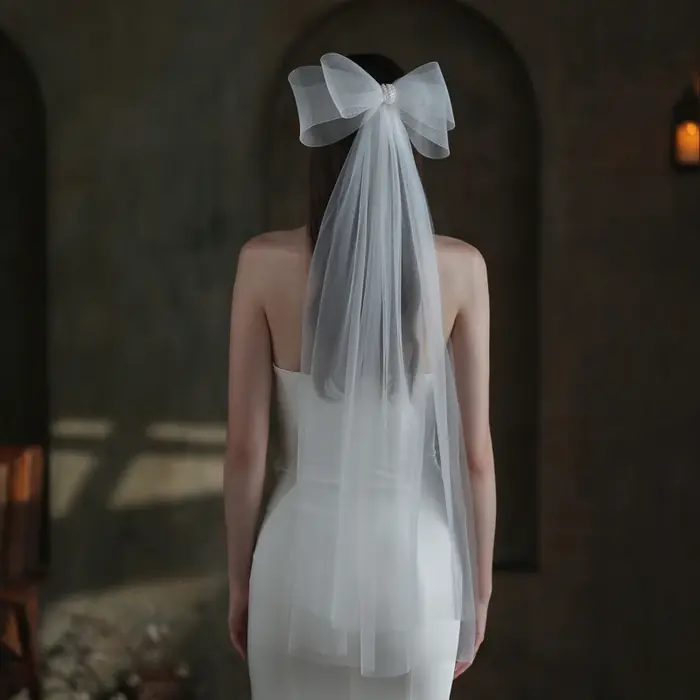 Image de Voile de Mariée Court Transparent avec Nœud Papillon