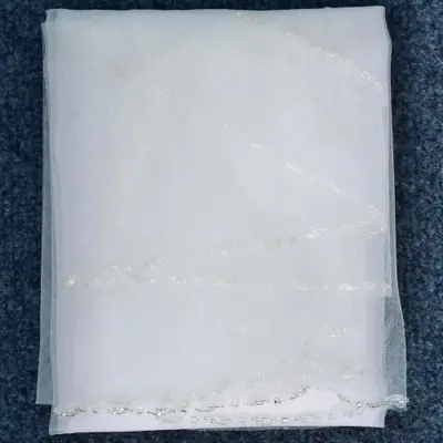 Image de Voile de mariée en tulle avec perles blanc cassé et argentées