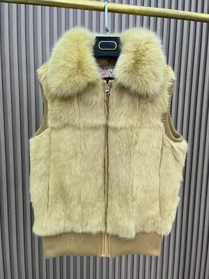 Image de Gilet en Fourrure Véritable pour Femme - Chic & Chaud