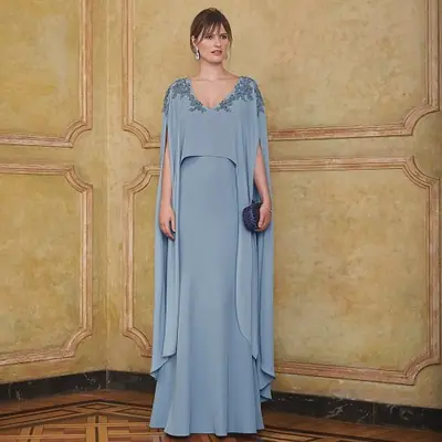 Image de Robe de soirée bleu clair élégante avec perles