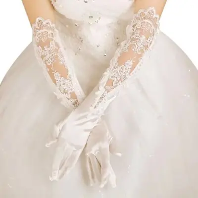Image de Gants de Mariée Vintage en Satin Blanc
