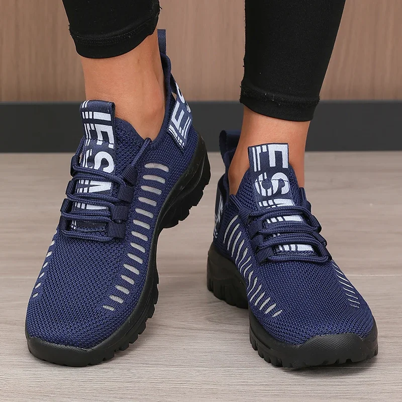 Afbeelding van Ademende Mesh Loopschoenen voor Mannen en Vrouwen – Lichtgewicht Sport- en Trainingssneakers met Gedempte Zool voor Gym, Outdoor en Dagelijks Gebruik