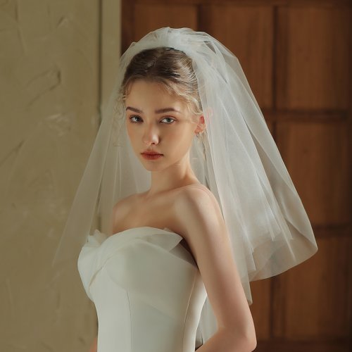 Immagine di Velo da Sposa Corto in Tulle Bianco a Due Strati, Fatto a Mano con Pettine per Capelli – Elegante Copricapo per Matrimonio