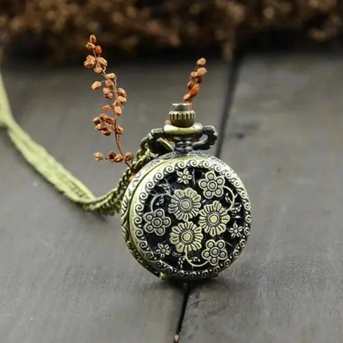Image de Collier Steampunk Vintage avec Montre de Poche