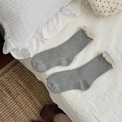 Image de Chaussettes Mi-Tube Dentelle Douce - Style Ballet & Universitaire