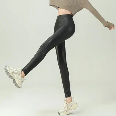 Image de Leggings Faux Cuir Taille Haute - Mode Hiver 2025