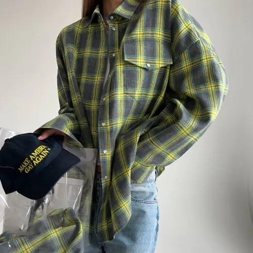 Image de Chemise à Carreaux Rouge Élégante pour Femme