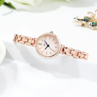 Image de Montre Femme Minimaliste - Élégante & Moderne