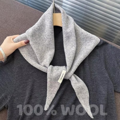 Imagen de Bufanda de Punto para Mujer en Lana 100% - Caliente, Suave y de Diseño Sólido Brillante, Chal Triangular de Pashmina Grueso para Invierno, Nueva Tendencia 2025