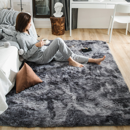 Afbeelding van Zacht Grijze Pluche Tapijt voor Woonkamer en Slaapkamer - Antislip Vloermat met Fluweelstructuur, Ideaal voor Kinderkamer en Home Decor