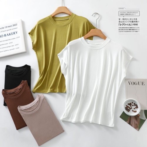 Immagine di T-shirt da donna in cotone puro, estivo e comodo