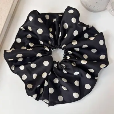 Image de Chouchous Satinés à Pois - Style Rétro & Élégant