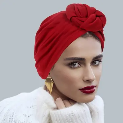 Image de Hijab Turban Femme - Élégance Islamique en Couleur Unie