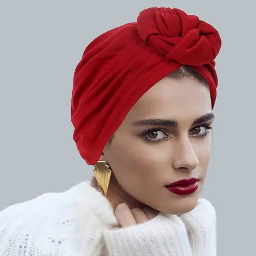 Image de Hijab Turban Femme - Élégance Islamique en Couleur Unie