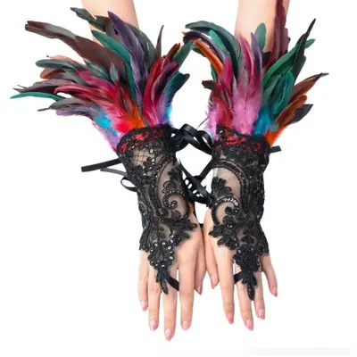 Image de Manchettes de Fête en Plumes & Fourrure - Accessoire Cosplay Élégant