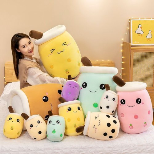 Immagine di Peluche Kawaii a Forma di Tazza di Bubble Tea con Boba – Peluche Farcito Morbido da 24 cm, Cuscino Portatile, Regalo Adorabile per Bambini e Amanti del Tè alla Frutta
