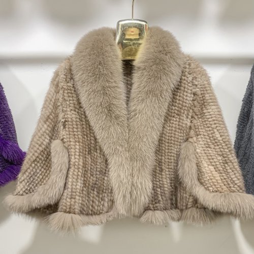 Afbeelding van Echte Nertsenbont Poncho – Luxe Herfst & Winter Sjaal