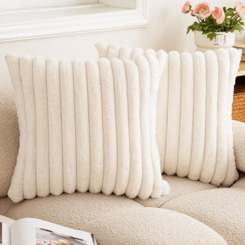 Zdjęcie Miękka Poduszka z Sztucznego Futra Królika – Idealna Dekoracja Sofa