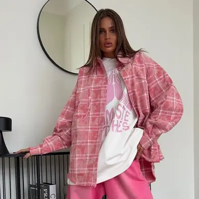 Image de Chemise Femme à Carreaux Imprimés - Style Décontracté & Élégant