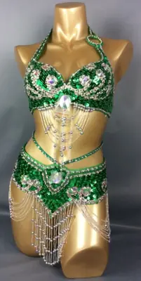 Image de Costume de Danse du Ventre Élégant avec Perles et Paillettes